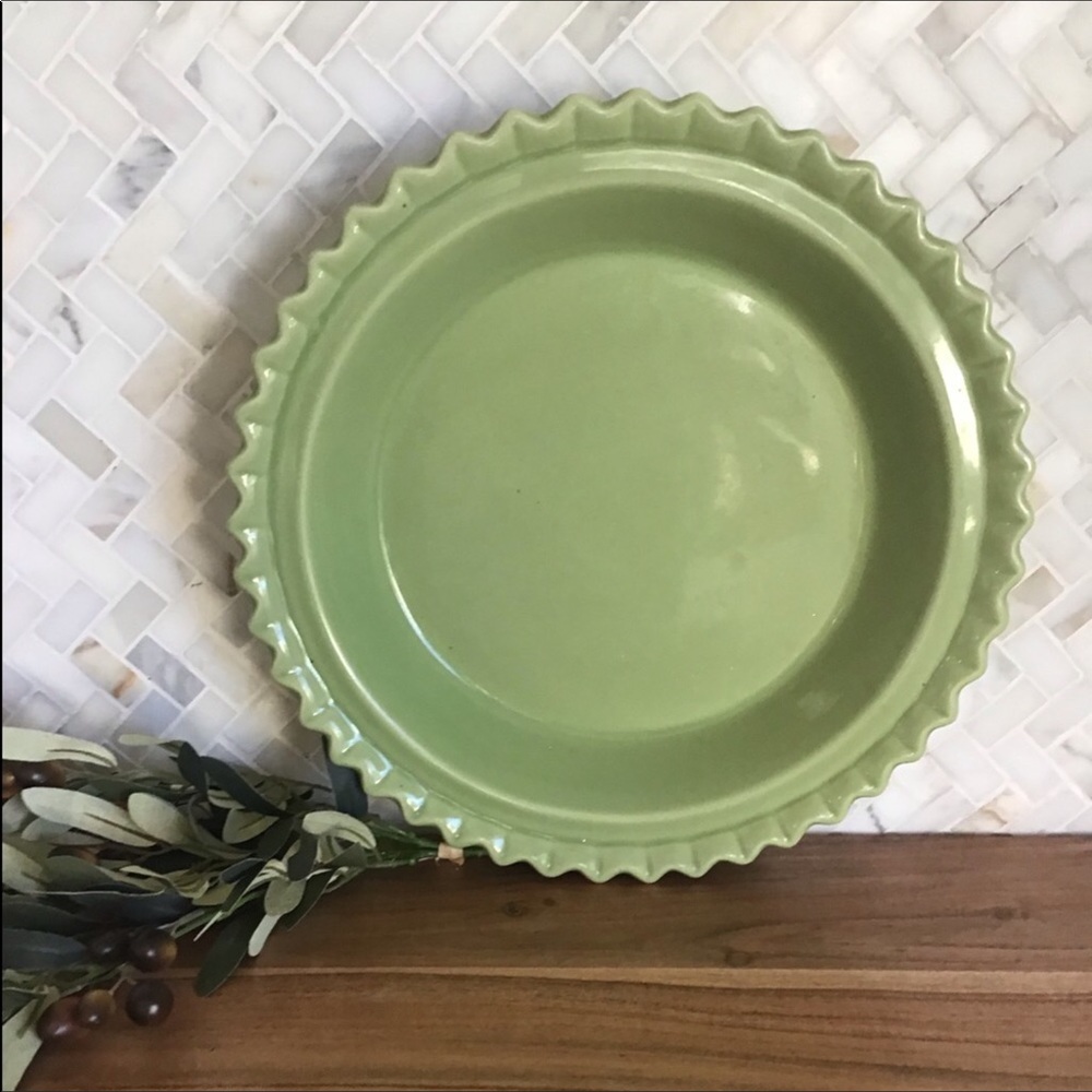 Chantal Green Classic Scalloped Edge 9” Pie Dish